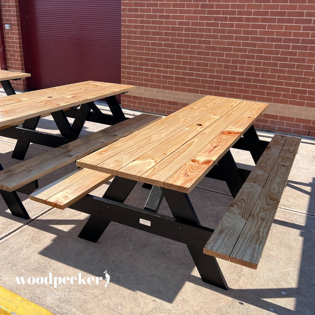 Whatever the weather, this weather-resistant picnic table stands strong, making it the perfect choice for all seasons, providing a dependable surface for outdoor dining experiences